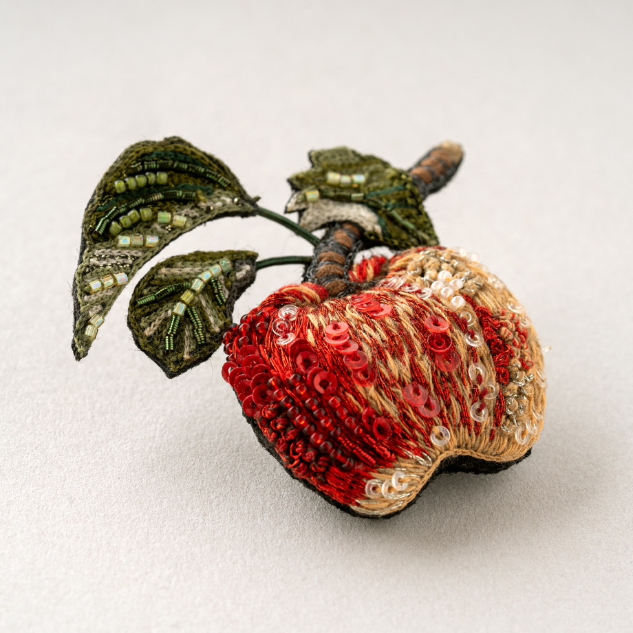 Trovelore ブローチ/APPLE | Lido オンラインショップ