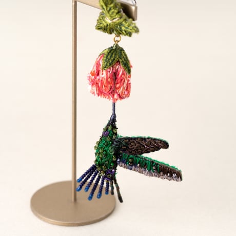 Trovelore ピアス/CUBAN EMERALD HUMMINGBIRD