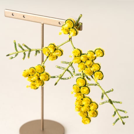 Trovelore ピアス/YELLOW MIMOSA