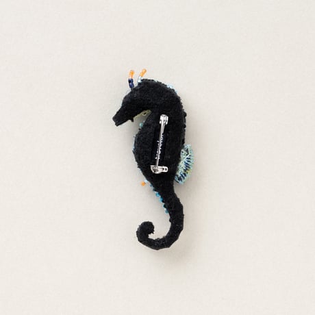 Trovelore ブローチ/BLUE SEAHORSE