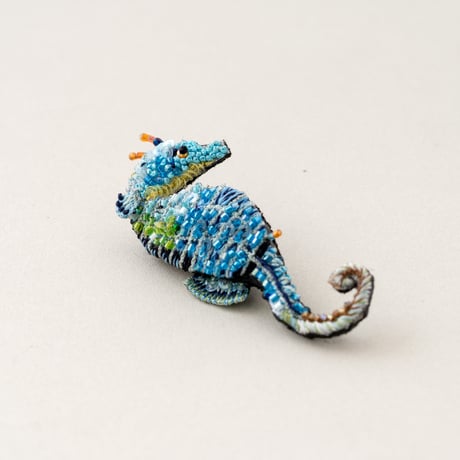 Trovelore ブローチ/BLUE SEAHORSE