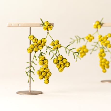 Trovelore ピアス/YELLOW MIMOSA