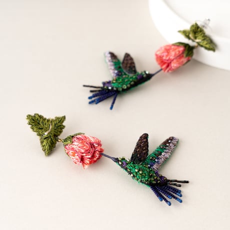 Trovelore ピアス/CUBAN EMERALD HUMMINGBIRD
