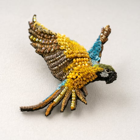 Trovelore ブローチ/BLUE ＆YELLOW MACAW