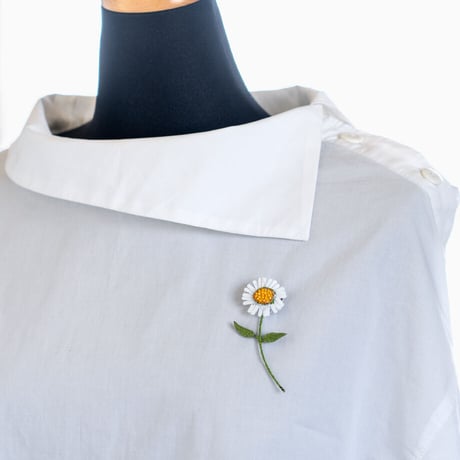 Trovelore ブローチ/WHITE DAISY