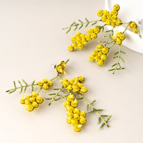 Trovelore ピアス/YELLOW MIMOSA