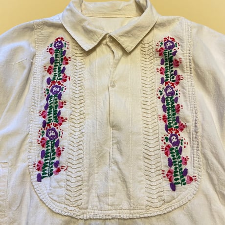 [USED] 刺繍のプルオーバーシャツ
