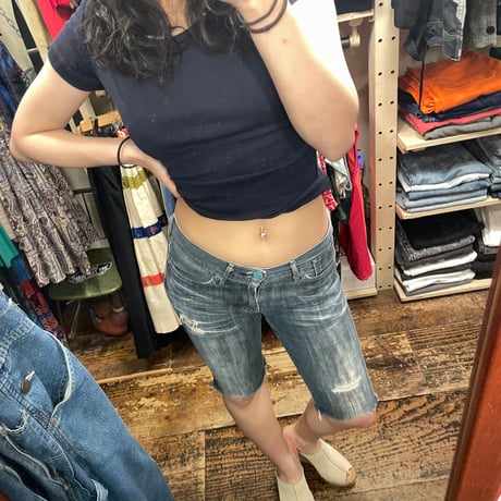 [USED] Levi's LOW RISE SLIM SHORTS 🌺🖤（w３0)