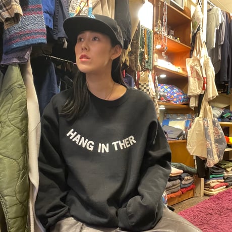 [USED]"HANG IN THERE" good message sweat 🖤