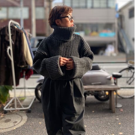[USED] ショート丈 デザインニット