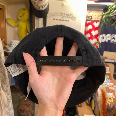 [USED] "NEW ERA" ツバの短い6パネルCAP
