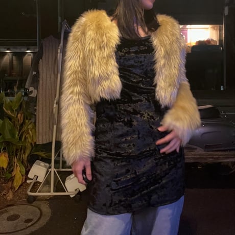 [USED] WHITE FAKE FUR JKT 🐏🤍