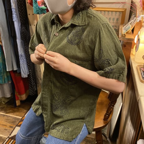 [USED] made in NEPAL カーキシャツ