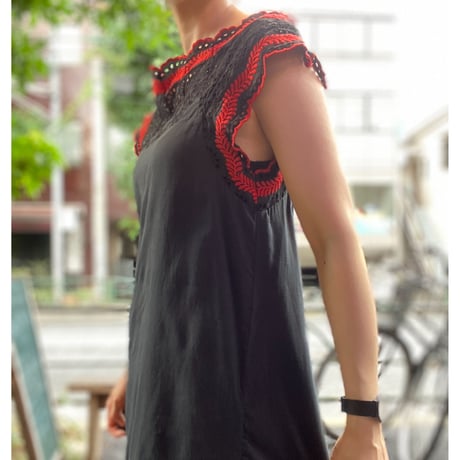 [USED] Black×Red刺繍ワンピース