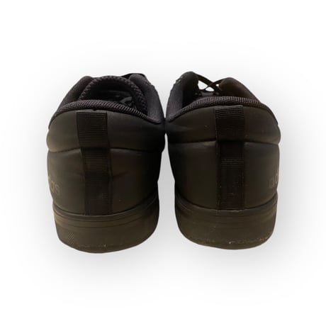 [USED] "adidas" ALL BLACK SNEAKER