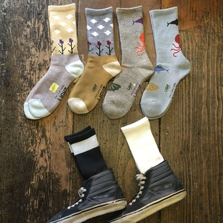 [MY LOADS ARE LIGHT] K.E.W  SOCKS
