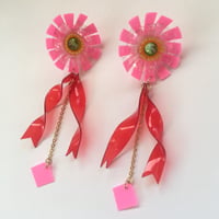 [BENICOTOY] PLASTIC FLOWER RIBBON ピアス 片耳 (PINK)