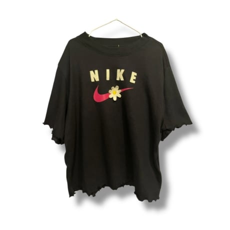[USED]NIKE 🌼ヒラヒラ SHORT丈  tee