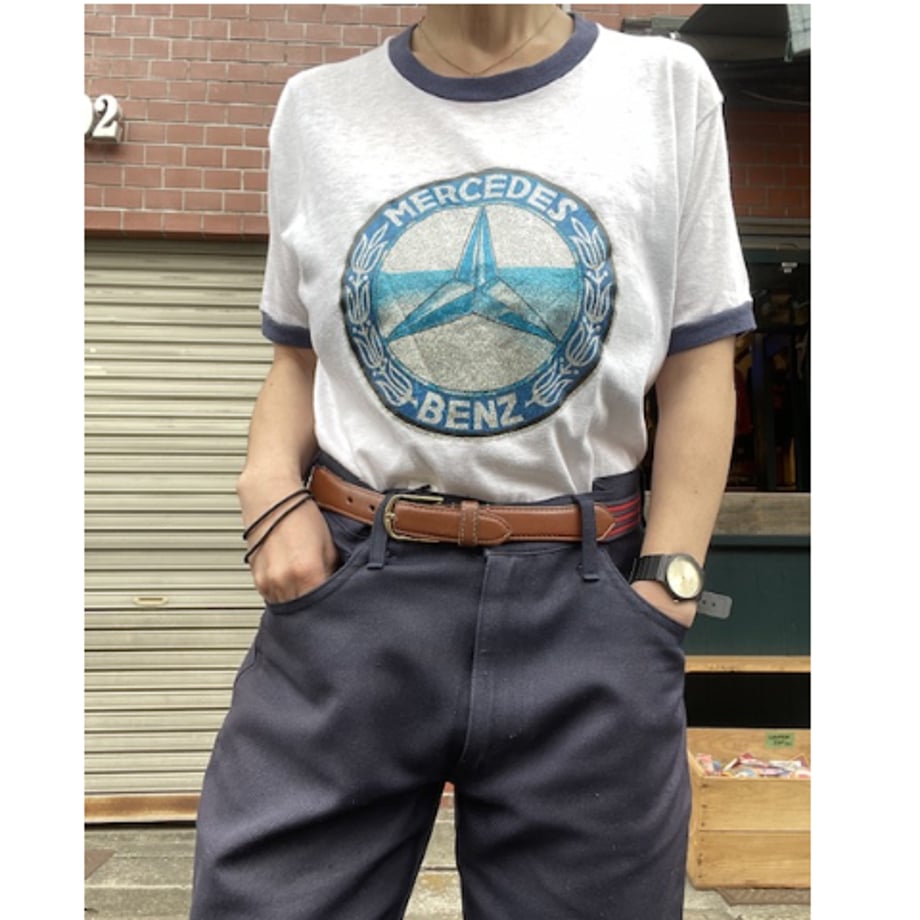 69d36f4d953729a3b1c813ca