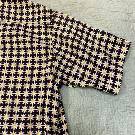 [USED] VINTAGE MARGUERITE SHIRT🏵