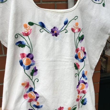 [USED] グラデーション刺繍のTOPS