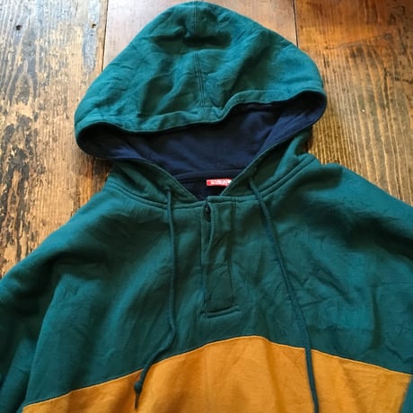 [USED] 渋めカラーのプルオーバーパーカー