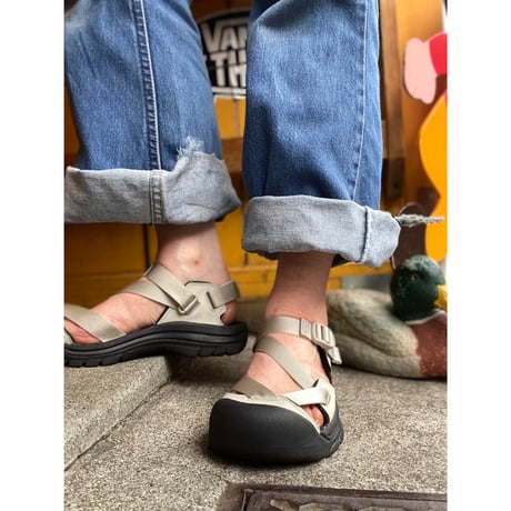 [USED] KEENサンダル