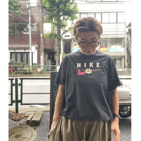 [USED]NIKE 🌼ヒラヒラ SHORT丈  tee