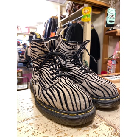 [USED] Dr.Martens 8HOLE - ゼブラ SUEDE