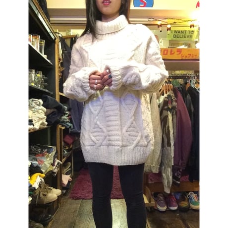 [USED] ざっくりケーブル編みの タートル ニット