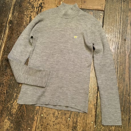 [USED] ワンポイントが可愛い！Golden Bear 刺繍リブニット