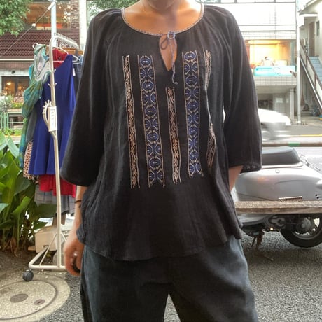[USED] BLACKクロシェットTOPS