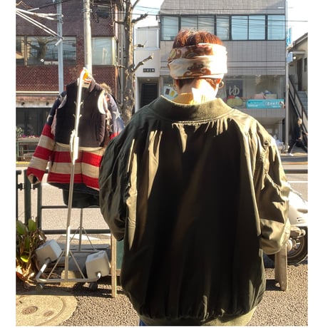 [USED] 軽〜いワッペン付きMA-1