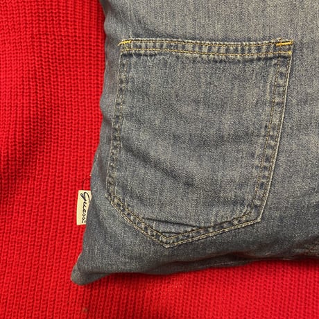 [USED] vintage GUESS クッション