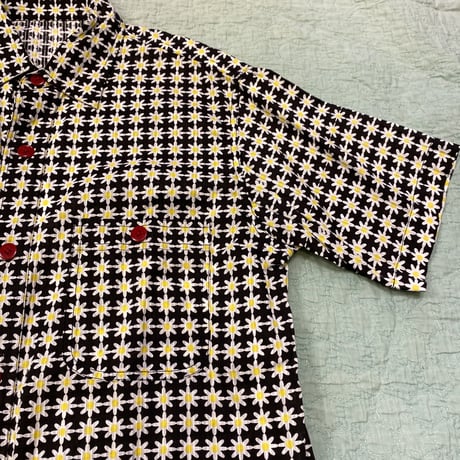 [USED] VINTAGE MARGUERITE SHIRT🏵