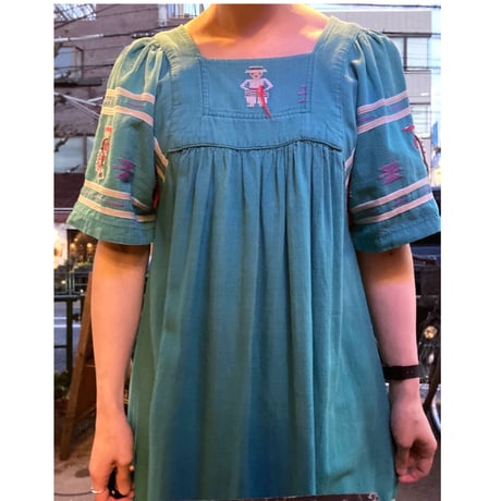 [USED] ミントグリーン刺繍ワンピース