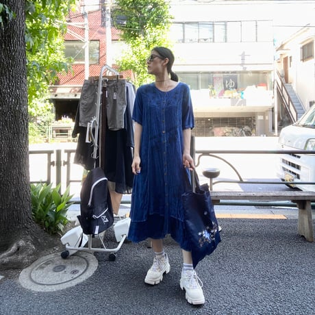 [USED]蝶々刺繍の艶ツヤトートバッグ