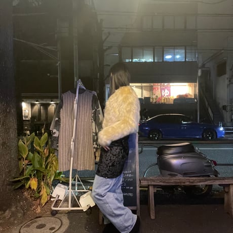 [USED] WHITE FAKE FUR JKT 🐏🤍
