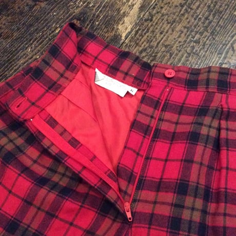 [USED] 赤チェックタック入りショートパンツ