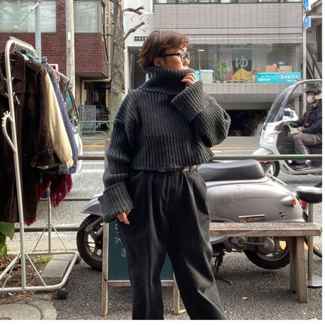 [USED] ショート丈 デザインニット
