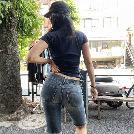 [USED] Levi's LOW RISE SLIM SHORTS 🌺🖤（w３0)