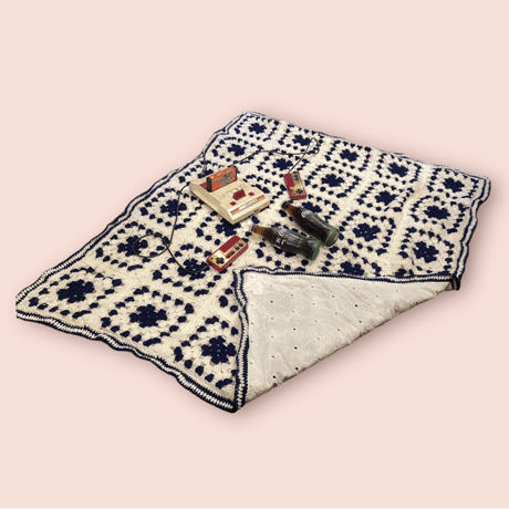 [USED] 鍵編みニット ブランケット 95cm × 115cm  WHT/NAVY