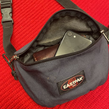 [USED] EASTPAK ウエストポーチ（NAVY）