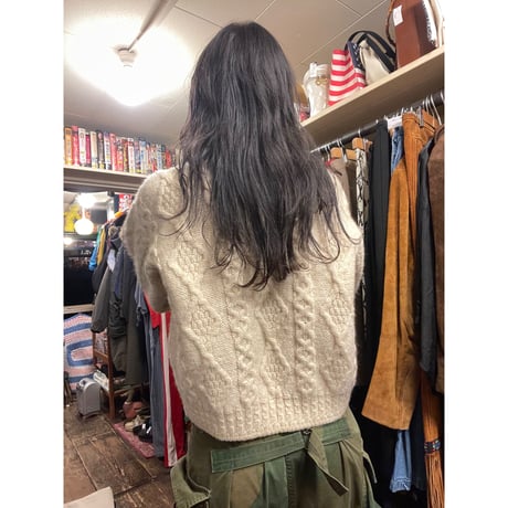 [USED] くるみボタンのケーブル ニットカーディガン