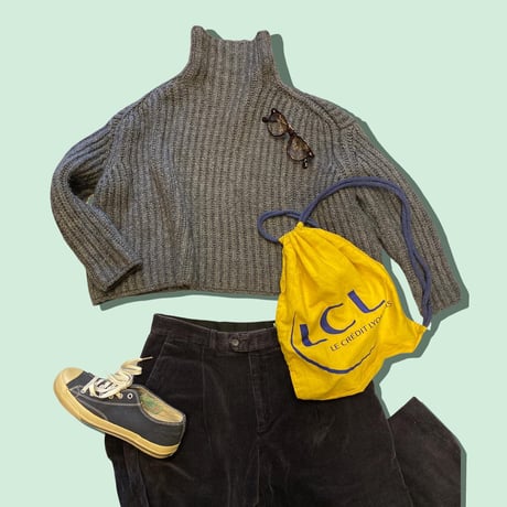 [USED] ショート丈 ハイネックニット