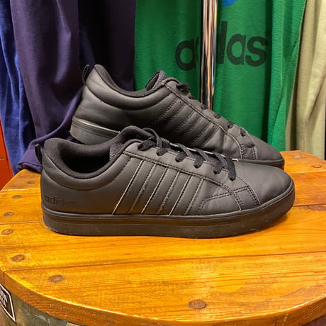 [USED] "adidas" ALL BLACK SNEAKER