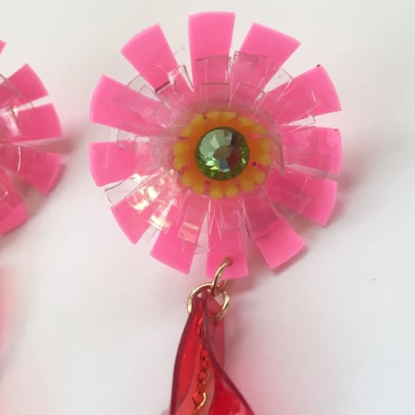 [BENICOTOY] PLASTIC FLOWER RIBBON ピアス 片耳 (PINK)