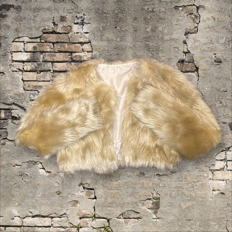 [USED] WHITE FAKE FUR JKT 🐏🤍