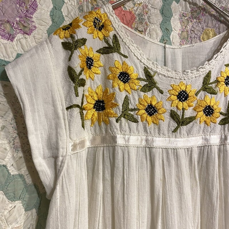 総刺子ワンピース 可愛いです！ひまわり ひまわり刺しゅう総柄ワンピース(80 オフ ホワイト): キッズ