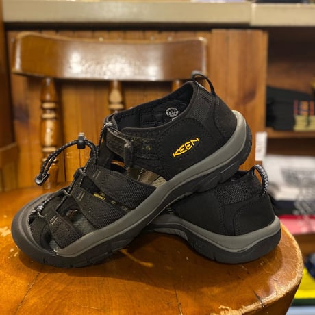 [USED] KEENサンダル